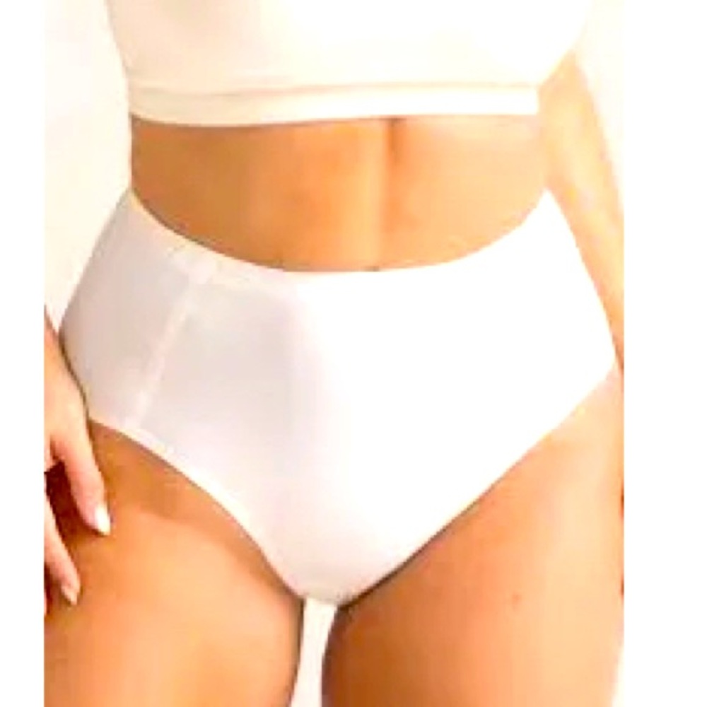 Truekind® Seamless Stretch Mid-Waist Brief -Color: Cream NIP